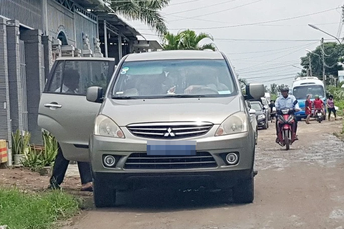  Dùng xe công vào việc riêng, Chánh thanh tra Hậu Giang bị kỷ luật: Tháng 5/2020, UB Kiểm tra Tỉnh uỷ Hậu Giang cho biết, thừa uỷ quyền của Thường trực Tỉnh ủy, đơn vị này vừa công bố quyết định của Ban Chấp hành Đảng bộ tỉnh kỷ luật ông Lưu Ngọc Đông, Tỉnh ủy viên, Bí thư Đảng ủy nay là Bí thư chi bộ Chánh Thanh tra tỉnh. Theo đó, Chánh thanh tra tỉnh Hậu Giang Lưu Ngọc Đông đã có những khuyết điểm, vi phạm như: buông lỏng vai trò lãnh đạo của Đảng, vi phạm quy chế làm việc của Đảng ủy và Cơ quan Thanh tra tỉnh. (Ảnh minh họa) 