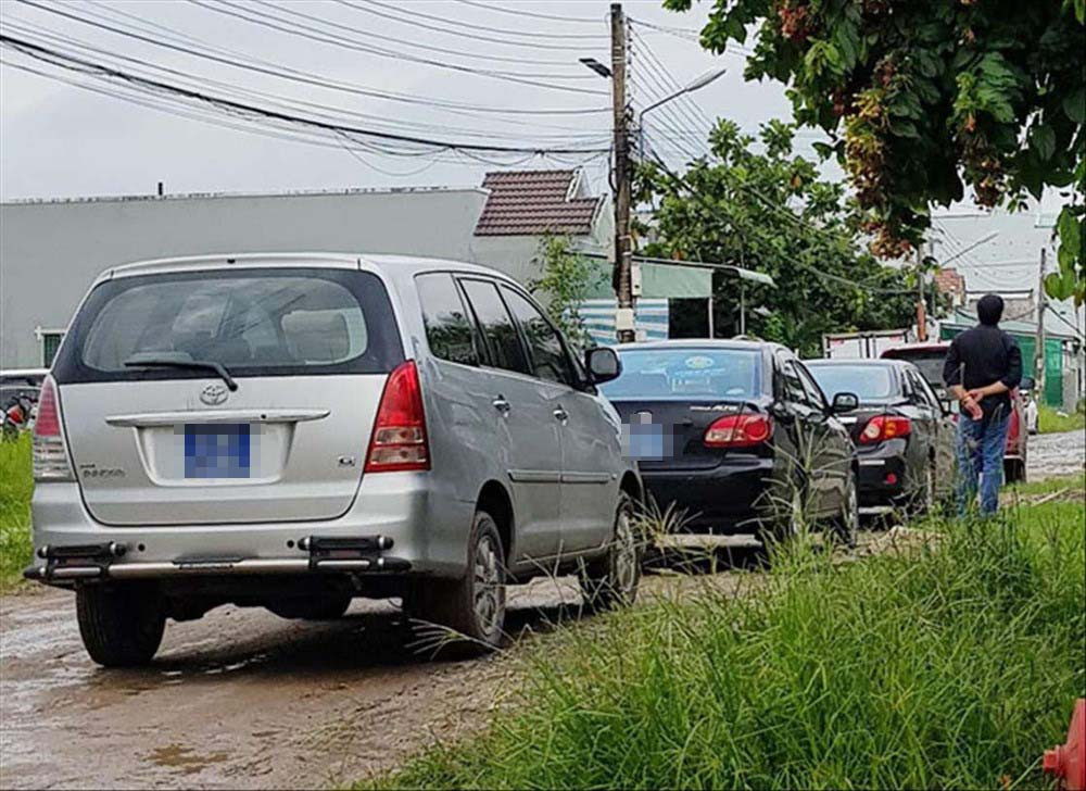 Ông Đông còn vi phạm nguyên tắc tập trung dân chủ trong công tác cán bộ, công tác phòng, chống tham nhũng và sử dụng ô tô công vào việc riêng. Đồng thời, ông Lưu Ngọc Đông cũng chịu trách nhiệm chính về những vi phạm, khuyết điểm của Đảng ủy Thanh tra tỉnh nay là Chi ủy Chi bộ Thanh tra tỉnh nhiệm kỳ 2015-2020. Vi phạm của ông Đông đã làm ảnh hưởng xấu đến uy tín của bản thân và tổ chức đảng, cơ quan. Để giữ nghiêm kỷ luật của Đảng, Ban Chấp hành Đảng bộ tỉnh quyết định kỷ luật bằng hình thức khiển trách đối với ông Đông. 