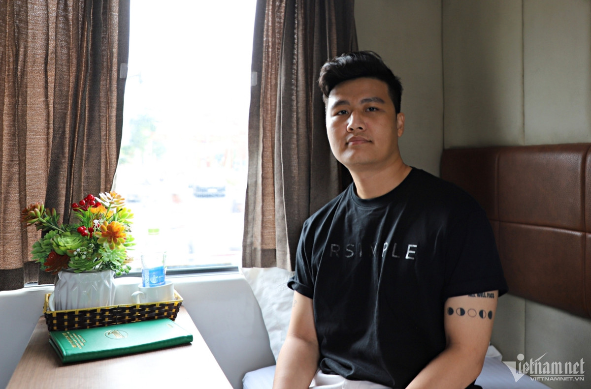 Bộn bề nỗi lòng người về quê ăn Tết trên chuyến tàu đêm Giao thừa - Hình 8 Bon be noi long nguoi ve que an Tet tren chuyen tau dem Giao thua-Hinh-8