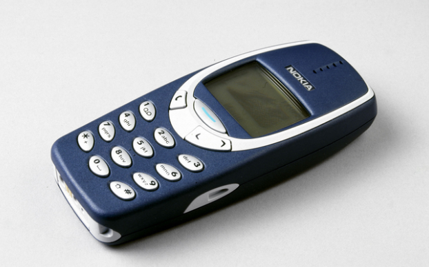 Tiếp tục xác minh các mối quan hệ xã hội, công an nắm được thông tin trước ngày xảy ra vụ án 1 tuần, Quang đến tiệm của anh Lạng bán 1 chiếc điện thoại. Trong lúc trao đổi, Quang và anh Lạng xảy ra mâu thuẫn. Các trinh sát nhận định khả năng án mạng xuất phát từ đây. Tuy nhiên, khi bí mật theo dõi việc sinh hoạt hàng ngày của Quang, các trinh sát thấy người này vẫn tỏ ra bình thường, không thể hiện chút lo lắng hay biểu hiện gì khác thường. Quang vẫn đi cắt cỏ, chăn trâu và chơi bời cùng bạn bè. (Ảnh minh họa, nguồn internet) 