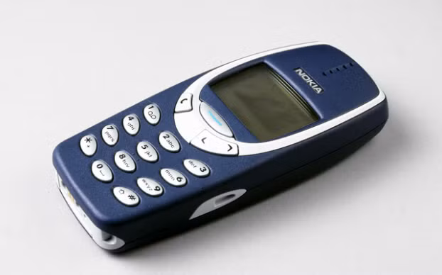 Tiếp tục xác minh các mối quan hệ xã hội, công an nắm được thông tin trước ngày xảy ra vụ án 1 tuần, Quang đến tiệm của anh Lạng bán 1 chiếc điện thoại. Trong lúc trao đổi, Quang và anh Lạng xảy ra mâu thuẫn. Các trinh sát nhận định khả năng án mạng xuất phát từ đây. Tuy nhiên, khi bí mật theo dõi việc sinh hoạt hàng ngày của Quang, các trinh sát thấy người này vẫn tỏ ra bình thường, không thể hiện chút lo lắng hay biểu hiện gì khác thường. Quang vẫn đi cắt cỏ, chăn trâu và chơi bời cùng bạn bè. (Ảnh minh họa, nguồn internet) 