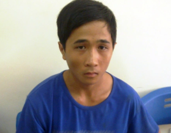 Không hiểu từ đâu, bỗng chốc tin đồn Quang chính là hung thủ gây án lan rộng khắp nơi. Ngày 9/8/2012, Quang “mất tích”. Chi tiết này càng củng cố thêm tài liệu, chứng cứ để khẳng định Quang là kẻ đã sát hại anh Lạng. Ngày 10/8/2012, các trinh sát xác định được Quang đang trốn trong rừng nên một mặt tổ chức lực lượng vây bắt, một mặt thuyết phục gia đình liên lạc, kêu gọi Quang ra đầu thú. Tuy nhiên, qua trao đổi với gia đình, Quang cho biết không đầu thú, đồng thời yêu cầu mẹ đem tiền, quần áo và cơm đến. Trưa cùng ngày, chị Vũ Thị Hiền (mẹ Quang) gọi điện thoại hẹn gặp Quang tại Trường Tiểu học Quỳnh Châu B đưa áo quần, tiền. Quang vừa xuất hiện thì bị bắt giữ.