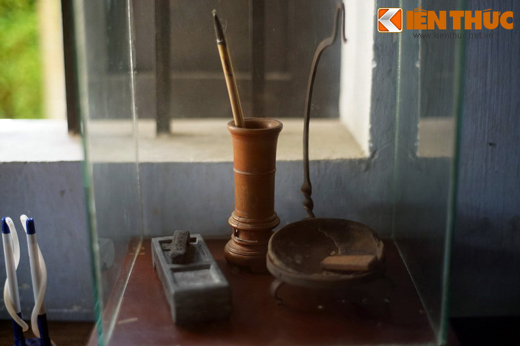 Ngôi nhà đã chứng kiến những năm tháng miệt mài đèn sách, khổ công học hành của ông Nguyễn Sinh Sắc, sự trung hậu, đảm đang của bà Hoàng Thị Loan, cũng như sự lớn lên và trưởng thành của hai anh em Khiêm, Cung (Chủ tịch Hồ Chí Minh).