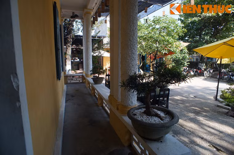 Sau một thời thời gian dài, do khí hậu khắc nghiệt, khu nhà xuống cấp, hư hỏng nhiều.