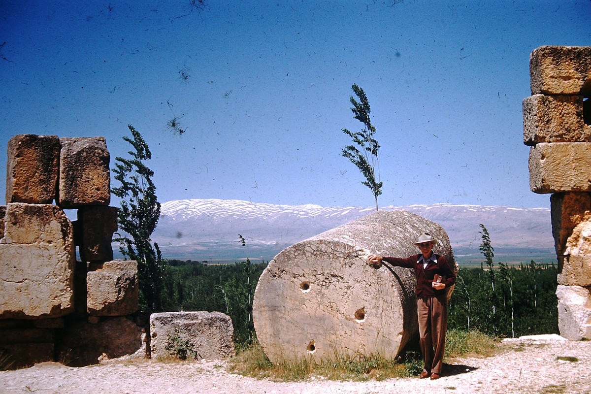 Một cấu trúc đá khổng lồ ở Baalbeck. Ảnh: Found Slides.
