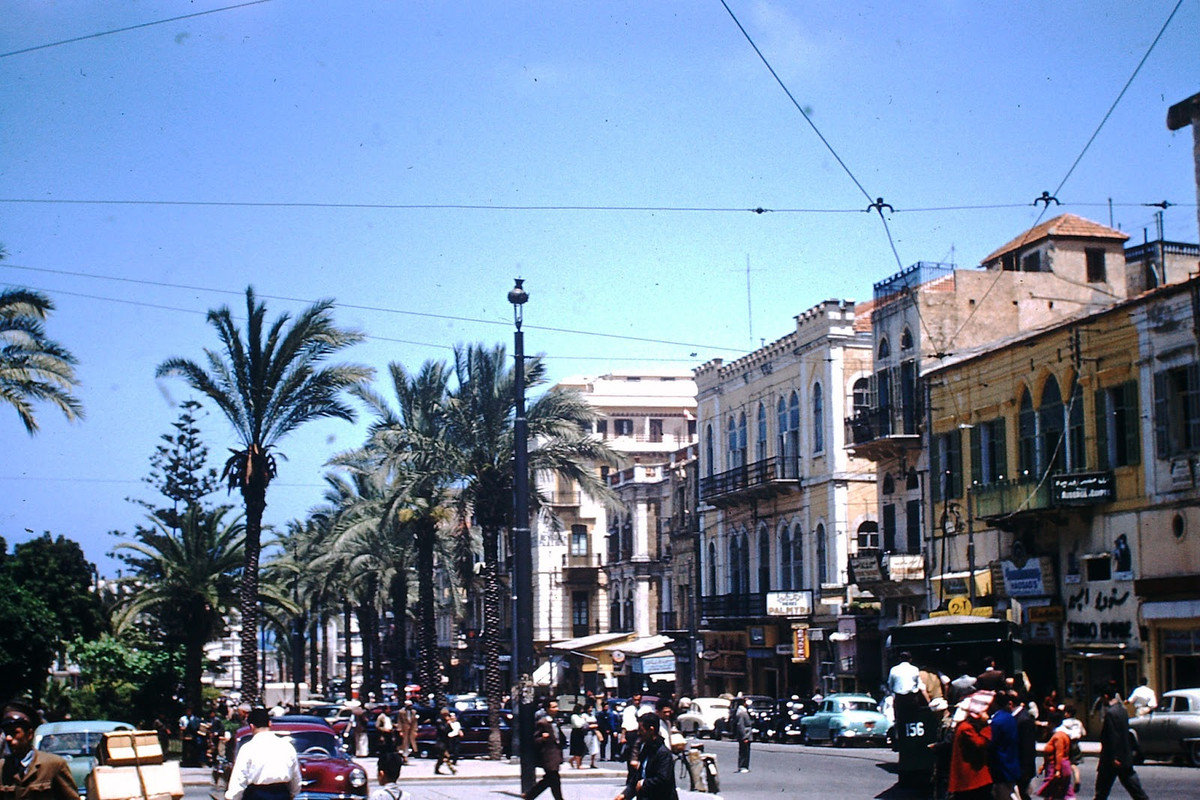 Khu vực quảng trường trung tâm thành phố Beirut. Ảnh: Found Slides.