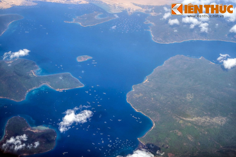 Vịnh Vân Phong nhìn từ máy bay.