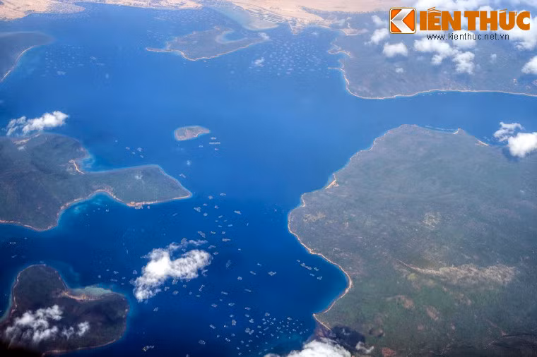 Vịnh Vân Phong nhìn từ máy bay.