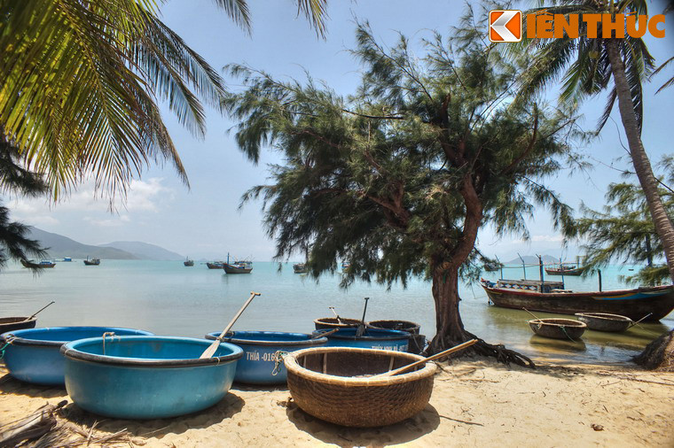 Theo đánh giá của du khách trong và ngoài nước, vịnh Vân Phong là một địa danh hội tụ của ba yếu tố: Đẹp, hoang sơ và bình yên.