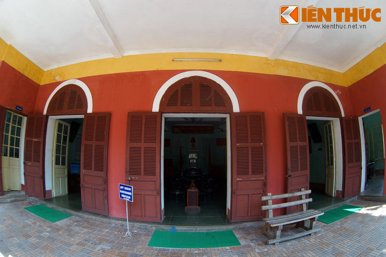 Từ năm 1975 đến 1976, Ủy ban Quân quản Trị Thiên Huế đóng và làm việc tại khu vực này. Từ năm 1976 -1989, Tam Tòa trở thành trụ sở của Tỉnh ủy tỉnh Bình Trị Thiên, rồi Tỉnh ủy tỉnh Thừa Thiên Huế (1989 - 2000).