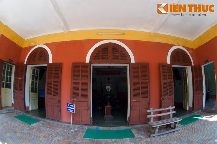 Từ năm 1975 đến 1976, Ủy ban Quân quản Trị Thiên Huế đóng và làm việc tại khu vực này. Từ năm 1976 -1989, Tam Tòa trở thành trụ sở của Tỉnh ủy tỉnh Bình Trị Thiên, rồi Tỉnh ủy tỉnh Thừa Thiên Huế (1989 - 2000).