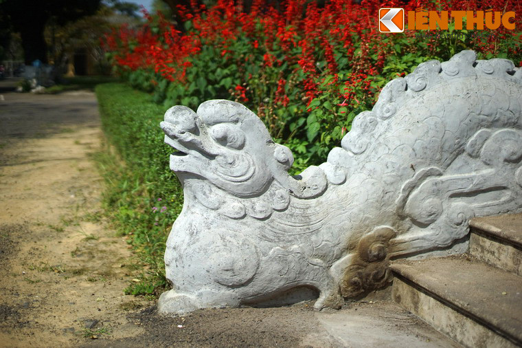 Đến cuối thế kỷ 19 đầu thế kỷ 20, sau khi Việt Nam hoàn toàn trở thành thuộc địa Pháp, toàn bộ kiến trúc của chùa Giác Hoàng bị người Pháp phá hủy để xây dựng Viện Cơ Mật. Khi triều Nguyễn kết thúc năm 1945, Viện Cơ Mật cũng ngừng hoạt động.