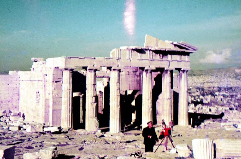 Phế tích Propylaea Acropolis ở Athens, Hy Lạp, tháng 2/1977. Ảnh: Raúl Alejandro Rodríguez Flickr.