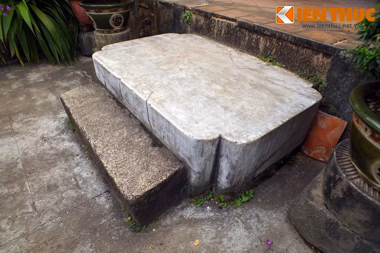 Các nhà sư đã đem phiến đá về chùa Thập Tháp với mong muốn nỗi oan hờn trong phiến đã sẽ dần được siêu thoát khi thường xuyên nghe kinh kệ của nhà chùa.