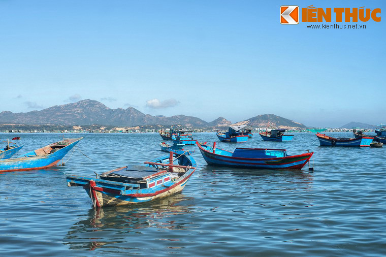 Với những lợi thế tự nhiên hiếm có, Vịnh Cam Ranh có vị trí rất quan trọng trên bản đồ quân sự quân sự thế giới. Rất nhiều biến cố lịch sử lớn của Việt Nam liên quan đến các cường quốc đã diễn ra tại vùng vịnh này.