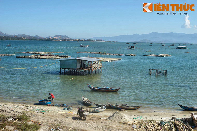 Sau khi hai miền Bắc Nam thống nhất thì cảng Cam Ranh được dùng làm căn cứ hải quân quan trọng của Hạm đội Thái Bình Dương của Liên Xô. Sau khi Liên Xô tan vỡ, Liên bang Nga tiếp nhận cảng Cam Ranh cho tới năm 2002.