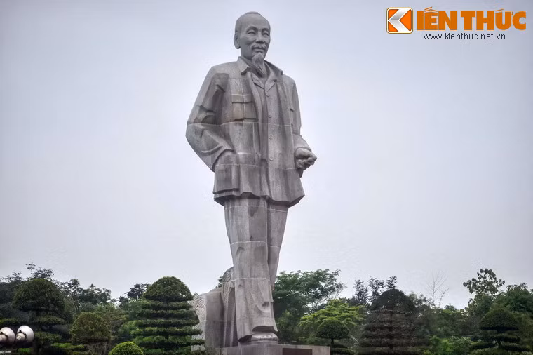 Công trình được khởi công xây dựng vào ngày 19/5/2000 và khánh thành vào ngày 19/5/2003, nhân dịp kỷ niệm lần thứ 113 ngày sinh của Người.