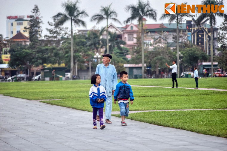 Từ khi thành lập đến nay, Quảng trường không chỉ là một trong những biểu tượng văn hóa của nhân dân Nghệ An mà còn là điểm ghé thăm quan trọng của du khách trong và ngoài nước trên con đường di sản miền Trung.