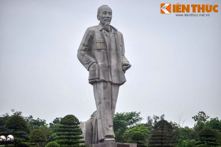 Công trình được khởi công xây dựng vào ngày 19/5/2000 và khánh thành vào ngày 19/5/2003, nhân dịp kỷ niệm lần thứ 113 ngày sinh của Người.