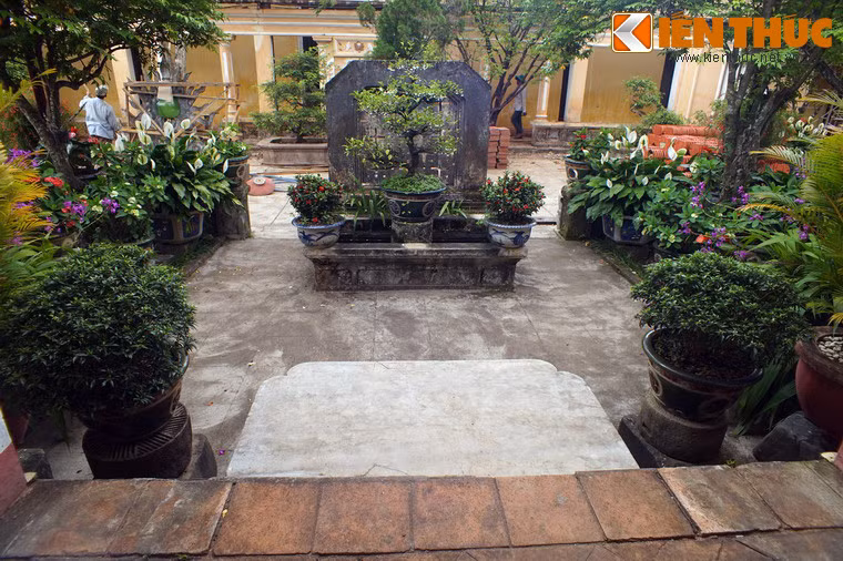 Sau khi được đưa về chùa, các câu chuyện lạ quanh hòn đá chém vẫn tiếp diễn. Theo lời cao tăng Phước Huệ, ban đầu phiến đá được đặt cạnh cây thị cổ thụ gần tường bao của chùa, sau này mới được chuyển về vị trí hiện tại...