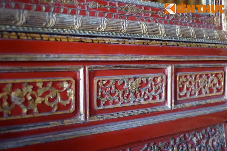 Các mô típ trang trí đậm chất cung đình Huế.