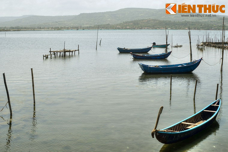 Từ xưa đến nay, vẻ đẹp kỳ vĩ của đầm Ô Loan đã trở thành thi hứng để các thi sĩ chắp bút viết nên bao vần thơ hay.