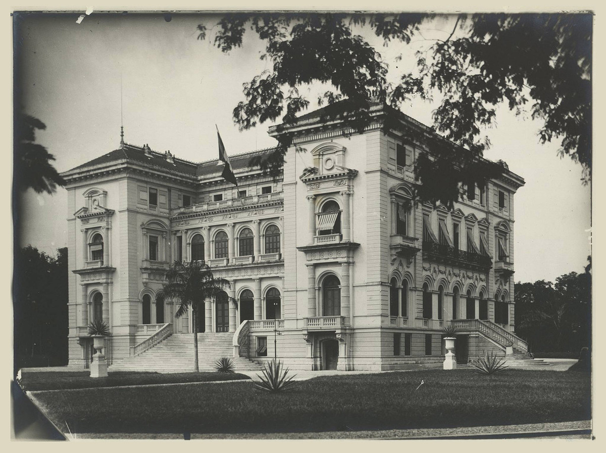 Tòa nhà này có hai tầng chính đặt trên một tầng đế, trên cùng là một tầng sát mái, gồm tổng cộng 30 phòng, mỗi phòng có một phong cách trang trí khác nhau. Ảnh tư liệu.