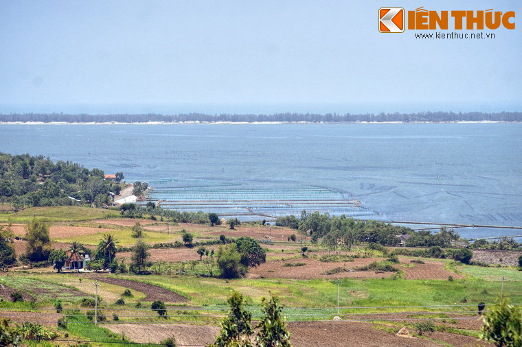 Đầm rộng hơn 17.5 km² với độ sâu trung bình 1,2 đến 1,4 mét, mùa mưa có thể sâu tới 3 mét. Là đầm nước lợ, đầm được cung cấp nước ngọt từ sông Cái và nối với biển qua một lạch nhỏ.