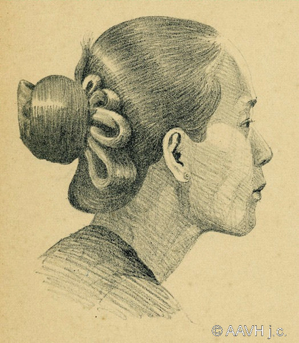 Phụ kiện đi kèm có thể là dây, băng vải, trâm cài tóc... Ảnh: AAVH.