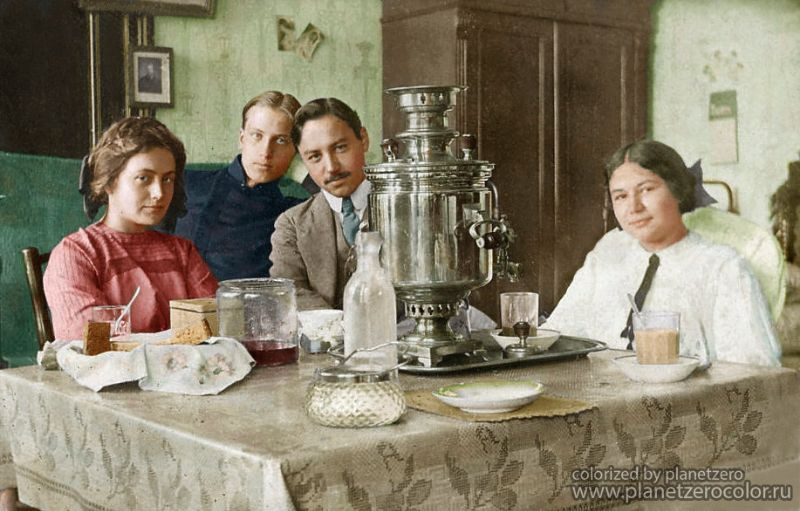 Tiệc trà của một gia đình nước Nga xưa, năm 1910. Ảnh: Vacheslaw Peregoodow Flickr.