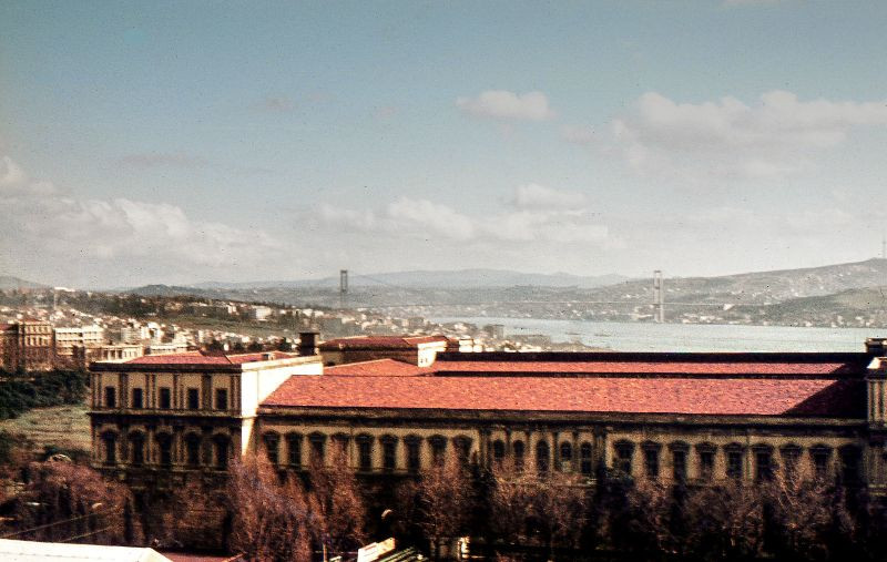 Eo biển Bosphorus nhìn từ thành phố Istanbul, Thổ Nhĩ Kỳ, tháng 2/1977. Ảnh: Raúl Alejandro Rodríguez Flickr.