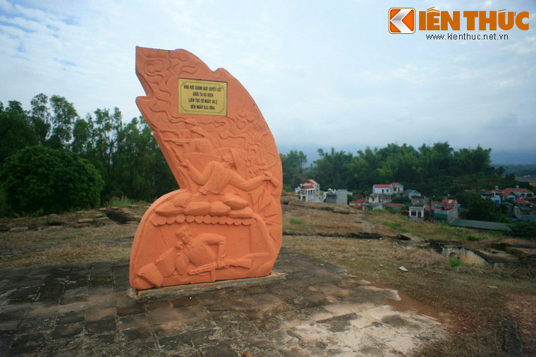 Bắt đầu từ năm 1958, một nông trường quân đội được xây dựng ở Điện Biên Phủ, kéo theo di dân từ đồng bằng Bắc Bộ. Từ vùng đất hoang tàn, Điện Biên Phủ dần chuyển mình thành một thị trấn nông trường. Ảnh: Trên đồi A1, nơi diễn ra những trận đánh ác liệt nhất Chiến dịch Điện Biên Phủ.