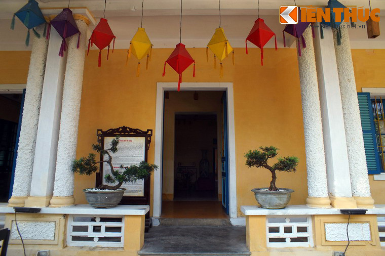 Có thể nói, ngôi nhà là công trình kiến trúc mang đậm dấu ấn của hai nền văn hóa Đông - Tây, đánh dấu giai đoạn giao thời của kiến trúc nhà ở Việt Nam.