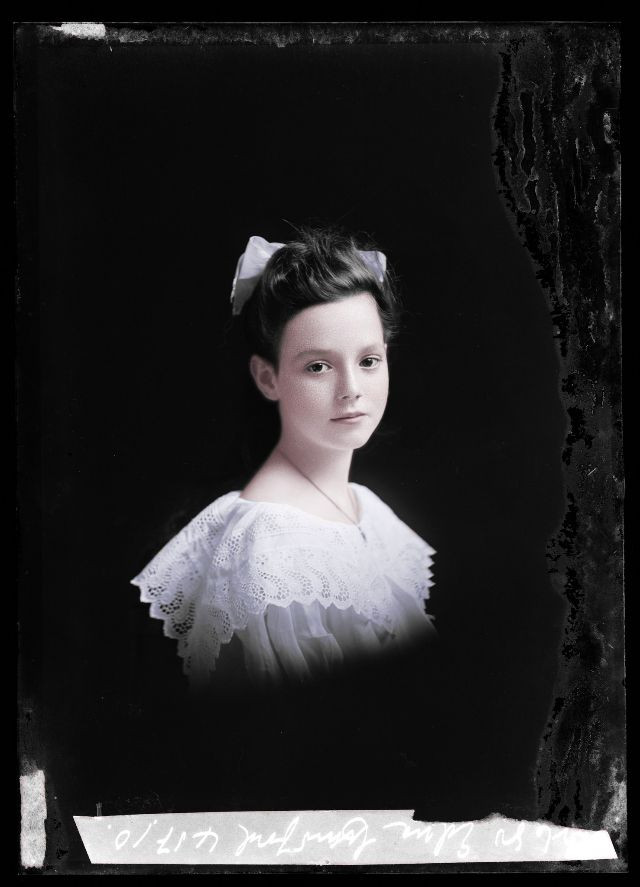 Khuôn mặt hồn nhiên, thành thiện như trẻ thơ của nàng Edna Crawford. Ảnh: Rob van den Berg.