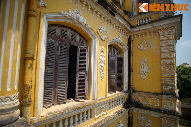 Sau khi lên ngôi, vào năm 1917, vua Khải Định đã dùng tiền riêng để cải tạo lại công trình theo lối kiến trúc hiện đại. Đầu năm 1919, công việc xây dựng hoàn tất, cung vẫn giữ nguyên tên gọi.