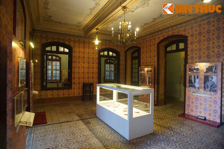 Các phòng của tầng hai hiện được dùng làm phòng thông tin và trưng bày các hiện vật từng được sử dụng tại cung An Định.