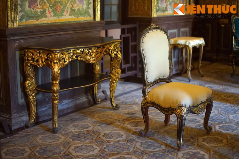 Bàn ghế trong phòng khách.