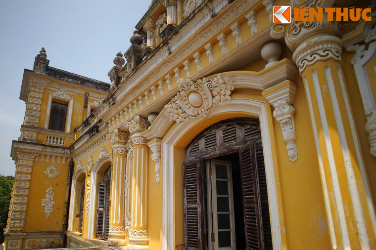 Các công trình kiến trúc trong cung An Định đều mang phong cách kết hợp giữa đề tài trang trí truyền thống của Việt Nam với các đề tài trang trí của châu Âu, tạo nên bức tranh kiến trúc độc đáo.