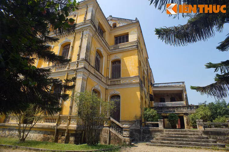 Cùng với các công trình kiến trúc khác thời Khải Định như lăng Khải Định, lầu Kiến Trung, cửa Hiển Nhơn... cung An Định được xem là một đại diện tiêu biểu của phong cách kiến trúc Việt Nam trong giai đoạn tân - cổ điển (Néo - Classique).