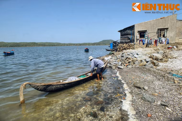 Mỗi năm, đến mồng 7 tháng Giêng lễ hội cầu ngư lại được tổ chức ở đầm Ô Loan. Đây là một lễ hội lớn thu hút rất nhiều du khách tìm về.