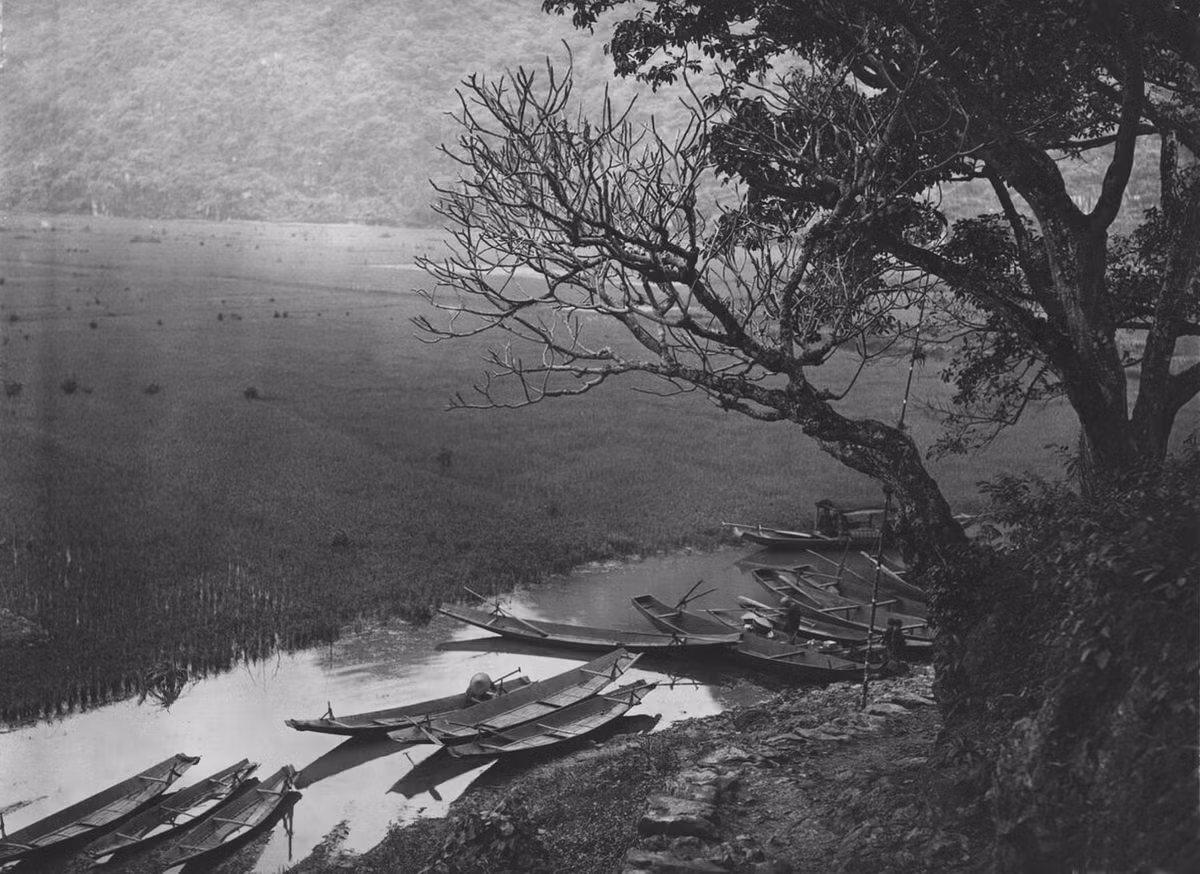 Những con đò đậu san sát tại một bến đò chùa Hương. Ảnh tư liệu.