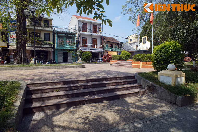 Vào năm 2008, địa điểm trường Tiểu học Pháp - Việt Đông Ba đã được công nhận là Di tích Lịch sử cấp Tỉnh của tỉnh Thừa Thiên - Huế.