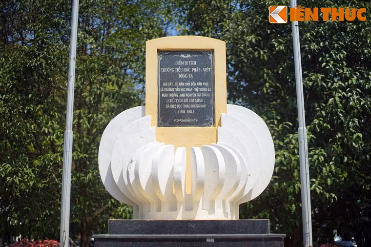 Để ghi lại dấu ấn khoảng thời gian Nguyễn Tất Thành theo học tại trường Tiểu học Pháp - Việt Đông Ba, thành phố Huế tiến hành chỉnh trang, quy hoạch địa điểm đã từng tồn tại ngôi trường thành công viên văn hóa khang trang.