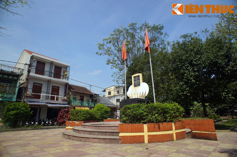 Những năm tháng học tập ở trường Tiểu học Pháp - Việt Đông Ba và trường Quốc Học Huế sau này đã đặt nền móng đầu tiên cho sự nhận thức chính trị để từ đó Người quyết định đi ra đi tìm đường cứu nước.