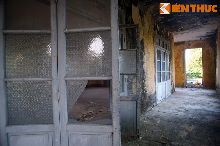 Khung cảnh hoang tàn khiến ít ai có thể hình dung đây từng là nơi cất trữ "kho báu" của nhà Nguyễn.