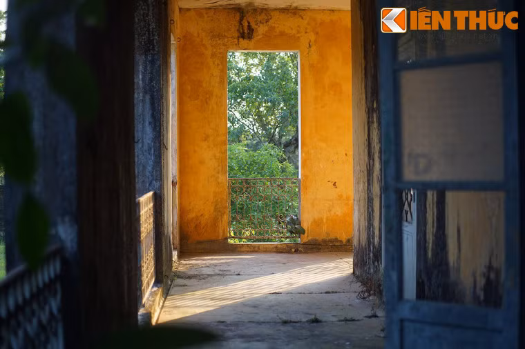 Đến thời điểm hiện tại, một phần khuôn viên Phủ nội vụ đã được sử dụng làm nơi trưng bày và bán các sản phẩm du lịch của xứ Huế, nhưng tòa nhà chính vẫn bị bỏ hoang.