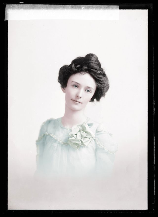 Bức ảnh chân dung trong trẻo của nàng Allen. Ảnh: Rob van den Berg.