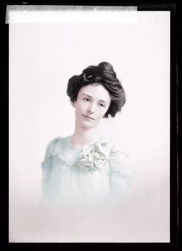 Bức ảnh chân dung trong trẻo của nàng Allen. Ảnh: Rob van den Berg.