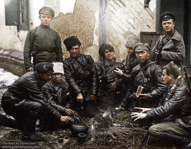 Bữa ăn của các chiến sĩ Hồng quân Xô-viết, 1919. Ảnh: Vacheslaw Peregoodow Flickr.