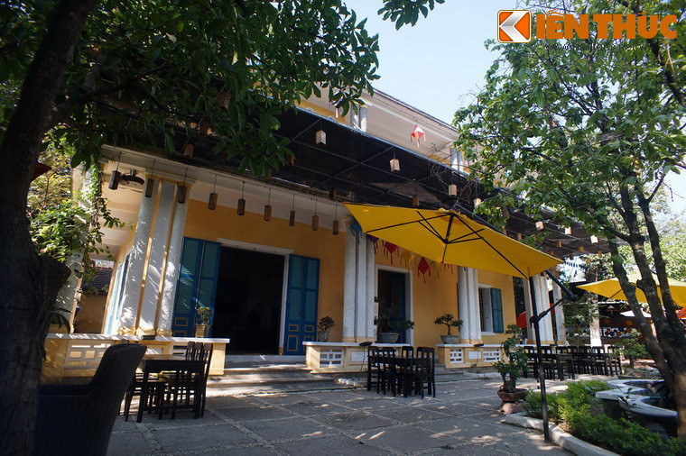 Hiện tại, tầng một của khu nhà được sử dụng làm nhà hàng phục vụ ẩm thực cung đình mang phong cách Huế.